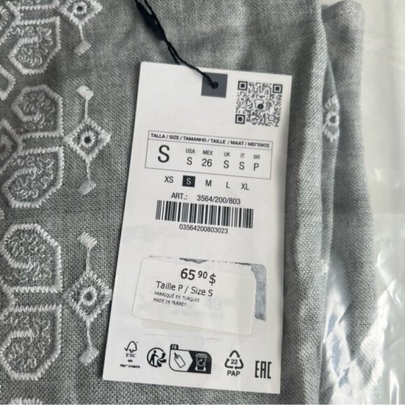 Zara, Ladies Top with Cutwork Embroidery. Size: S. NWT. (1398) - Picture 4 of 8